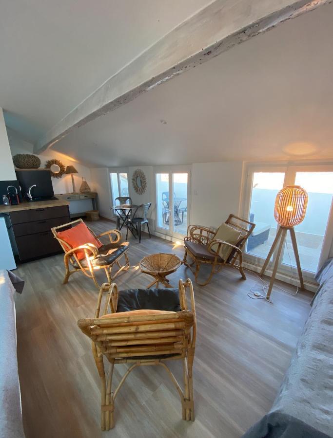 Les Nuits Etoilees, Studio Terrasse Apercu Mer, Tres Lumineux, Ac, 100M Du Port Sanary Zewnętrze zdjęcie